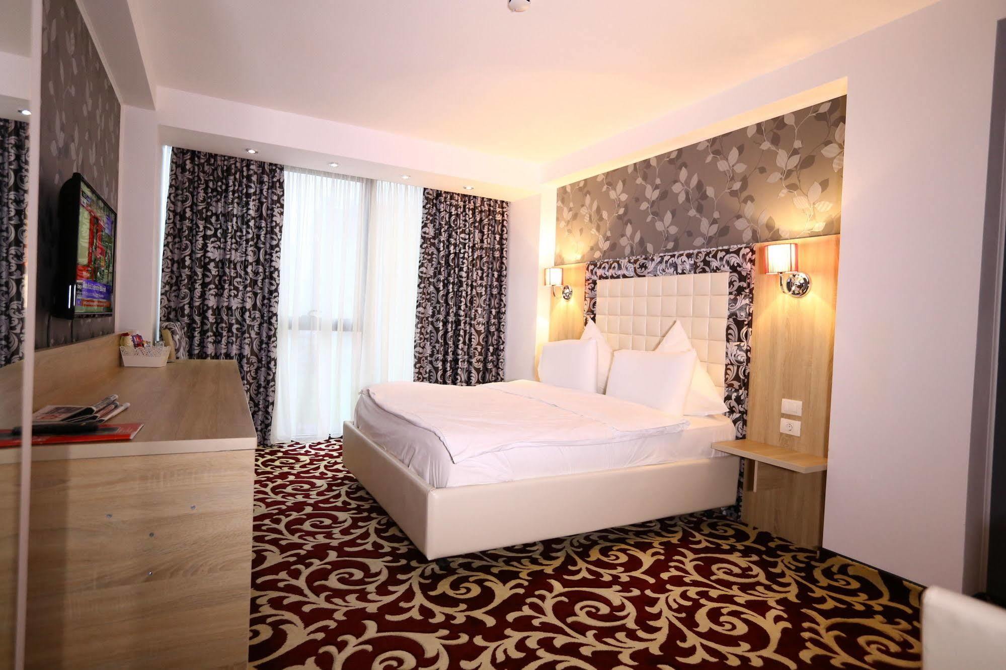 Hotel Articus Craiova Exterior photo